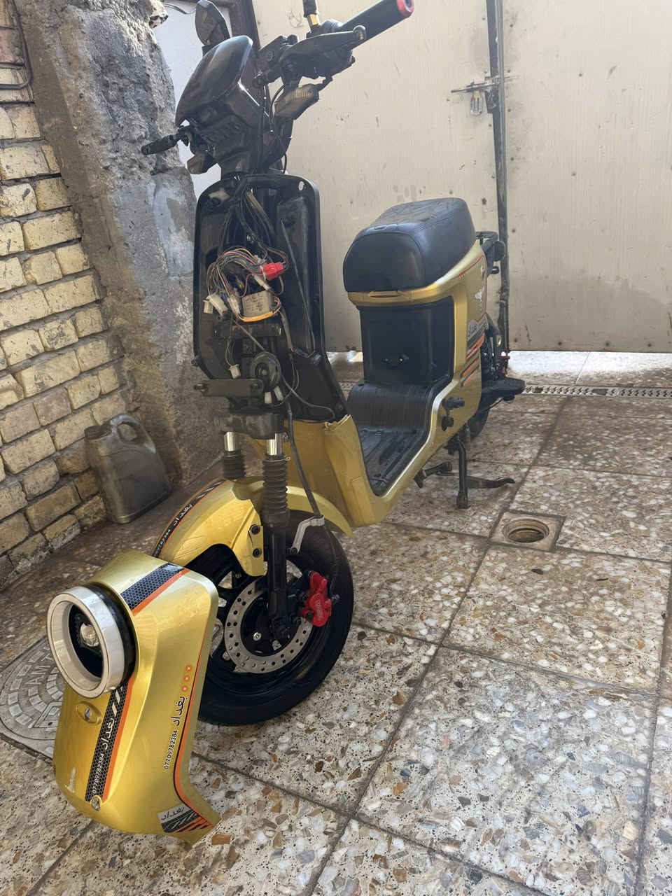 سلام عليكم عنيدي دراجة R9للبيع يعتاجلها بطاريت شوف البطاريات منفوخات بالصورة وعندي بايسكل للبيع موجود بالصور جديد موجود واتساب ***********
