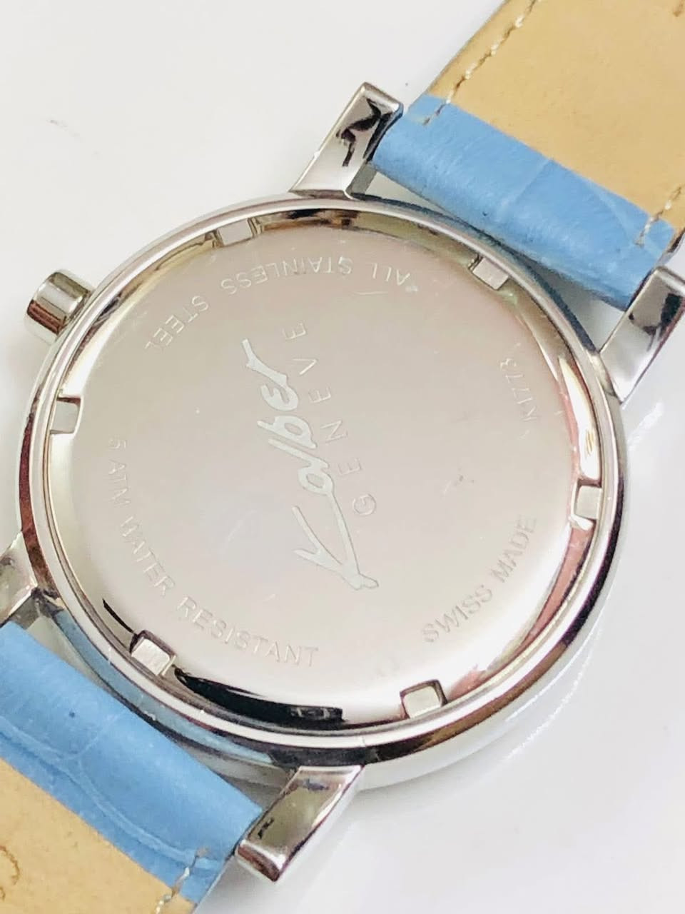 ساعة كولبر جنيف ( KOLBER )نسائي   
سويسري اصلي طلاء ذهب ( مينه صدف ) 
جام زفير ضد الخدش  
مينه 3D لوك غير مستعملة        
للاتصال ***********
