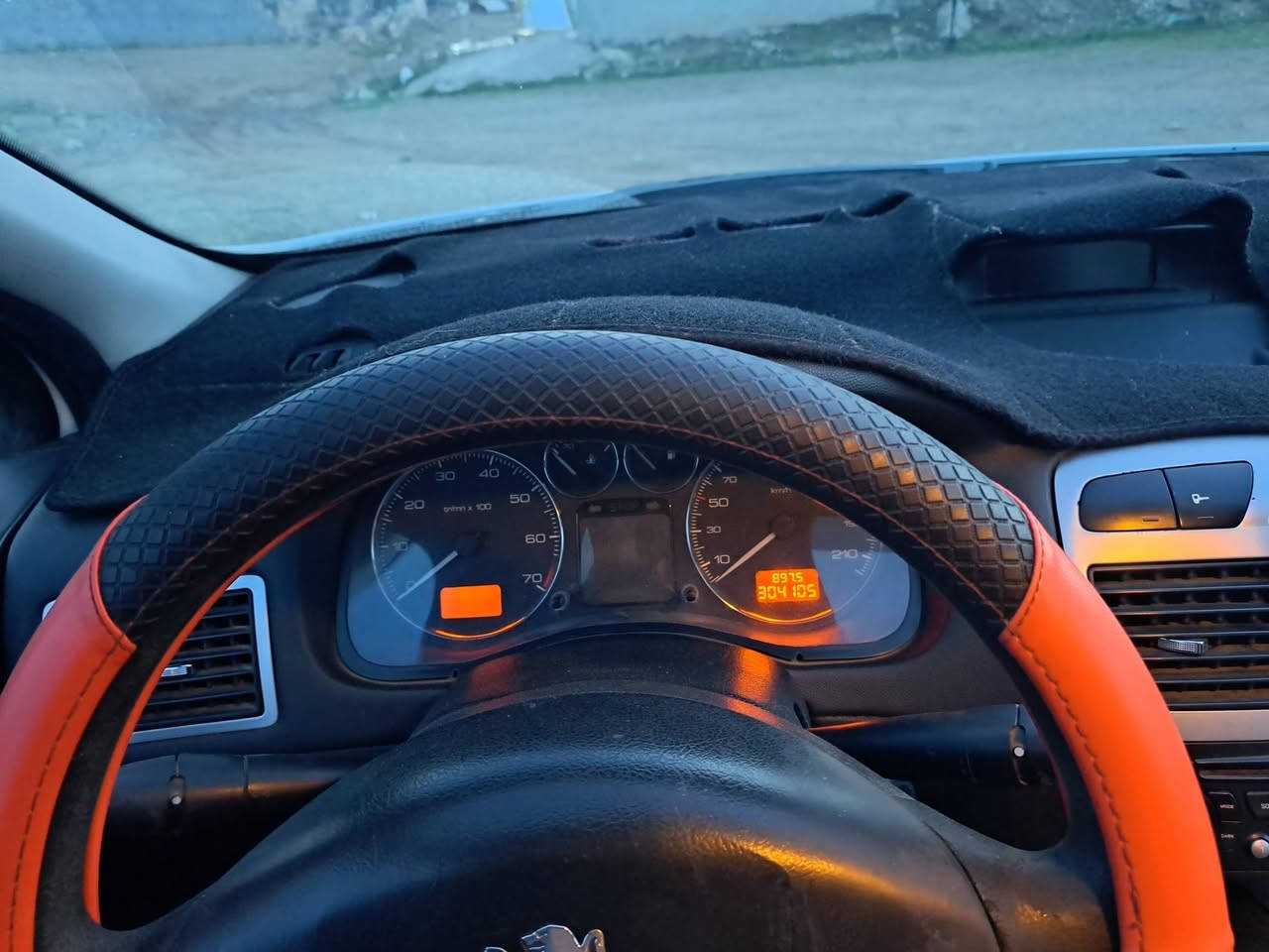 السلام عليكم بيجو 307 موديل 2006 رقم نينوى مسطرة شرط التحويل ثاني يوم كير محرك شرط  تبريد تدفئة شرط كهربائيات كلها شغالة كابون بنزين بيها تايرات جدد السيارة بيها تقليمات مكانين والبوند مبدل فقط  مابيها لا حادث ولا ضربة ويل كب جامات كهرب الامامي سنتر لوك ريموند السعر 63  وبيها مجال قليل السيارة مال جناي ادامة كاملة دينار ما تصرف عليها المكان موصل قضاء تلكيف للاستفسار الاتصال على الرقم ***********  بي وتساب وال اسيا ***********
