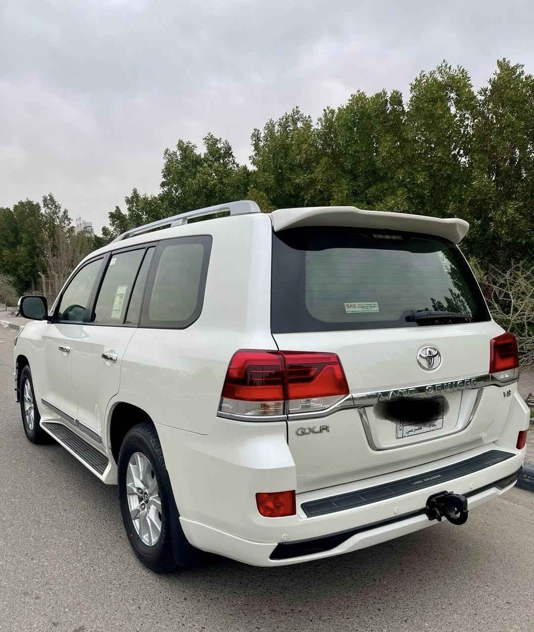 سلام عليكم للبيع لاندكروز مديل 2016 رقم بغداد مواصفات GXR محرك 8 سلندر مكفوله كفاله عامه محرك كير ماعده بارد شبر السعر 420 الاستفسار ع رقم ***********
