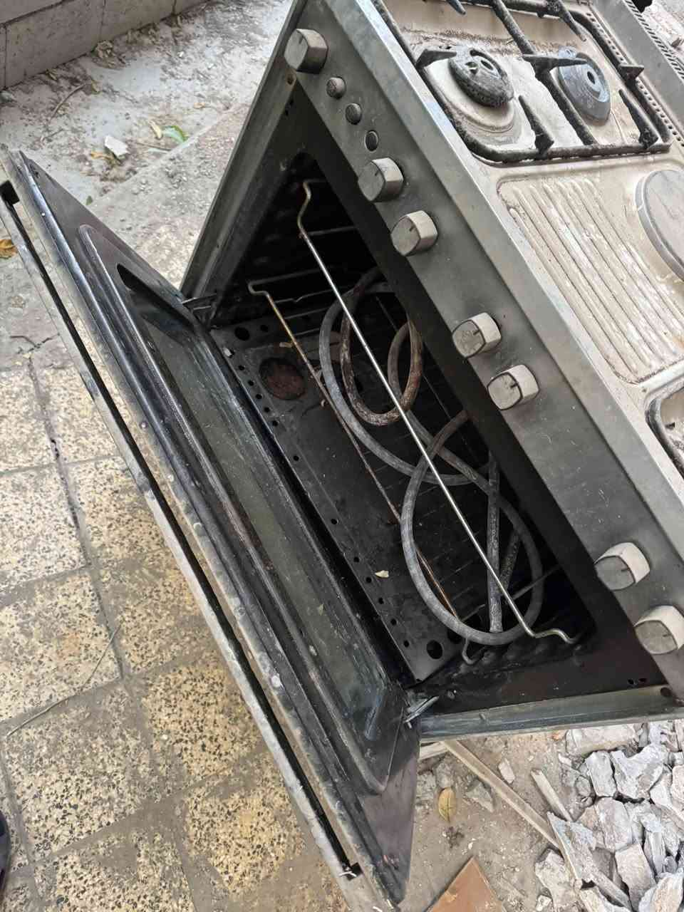 طباخ للبيع نوعية عشتار غازي او كهربائي مع قاعدة ماله للاستفسار ***********
