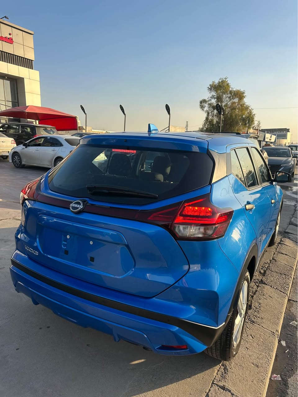 نيسان كيكس ٢٠٢٤ S
مةكينه ٤ پستون ١٦٠٠ 
بصمة خةتى جادة رادار هةر چوار لاى حساس وكاميراى دواوةى كلينه بي بوياغ وتعديلة حاديسةى تةنها دةعامي پيشوةى بوياغه ژماره كاتيه ٣ مانگى لةگةلة بو رةقةم 
م *********** واتساب 
مكان اربيل بدون صبغ أربيل, العراق
