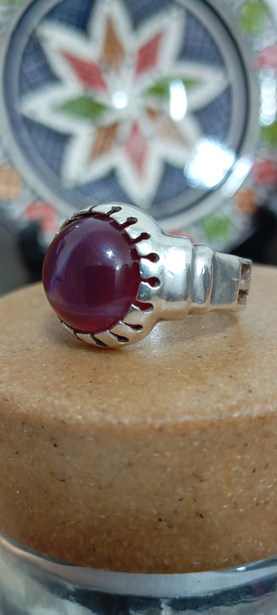 A beautifully crafted pure silver ring crowned with a star sapphire stone.


**إذا كنت صاحب هذا الإعلان وتريد حذفه لأي سبب، رجاءا أرسل رسالة إلى الدعم الفني**