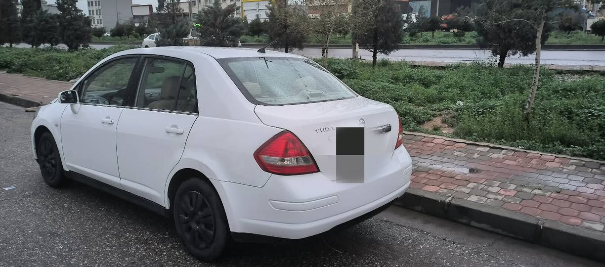 نیسان تیدا 2009سپی بەفری چەمپەکی دواوەی هەیە قەپاغ صندوقی بۆیاغە کەمەک شانەکەی بۆیاغە گێڕ و مەکینە تەبریت بەشەرتە سنوی بەسەر چوە  ناونیشان هەولێر فرمانبەران سعری 82 مەجالەکی کەم *********** ژ.م أربيل, العراق
