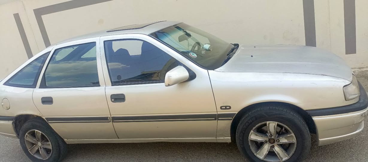 فكتره موديل 1991سياره ابلادي بدون صبغ بدون حادث سنويه 2029 محرك بي دخان لاستيك كور الكير شرط كابون بيها  ستيرن بور اسلايت فتحه السعر 37 وبيها مجال مكاني موصل حي الوحده ***********
