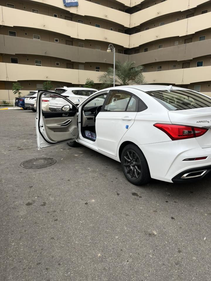 شيري اريزو فايف ٢٠٢٤ رقم بغداد حره للبيع مواصفات عاديه كير مكينه مكفولات وبلاديات وبيها منظومة غاز وماشيه ٢٠٠ الف وبيها جاملغ امامي جهة السايق بارد  رايدها ب٩٥ وبيها مجال للاستفسار هذا رقمي ***********
