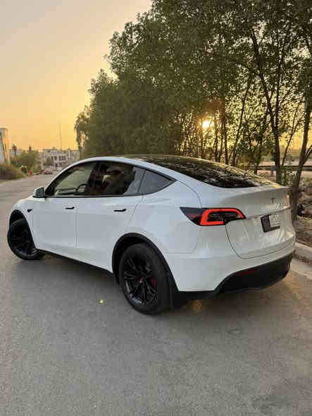 تسلا Y dual motor 2024 

بدون ايرباك 

الحادث موضح بالصور 

صبغ جاملغ وباب ايمن 

السعر ٢٣٥$ 

مكان السياره حي الخضراء

***********
