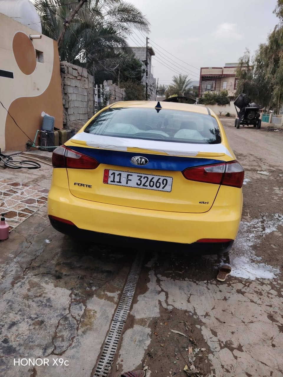 سلام عليكم سياره فور تي للبيع موديل 14 مكينه دوش وارد امريكي ضرره بنيد بدون دواخل رقم بغداد سعر خاص او رقم الهاتف ***********
