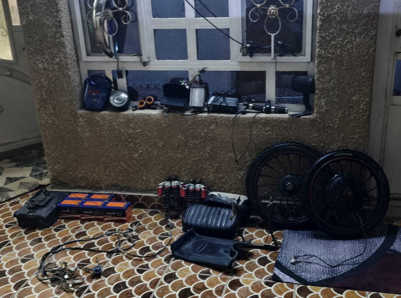 السلام عليكم اغراض دراجه كامله للبيع مابيها اي نقص 
تايرات امامي 20الف خلفي مع الملف ب25الف
دبلات ثنين ب20الف
بطاريات 2025 نضيفات على الفحص الوحده ب20الف
مع العلبه مالته
ضفيره كامله ب5الف
جاملغ امامي ب1000+كشنين ب3000
الايت ب2000+يدات مال بريكات ب2000
اشاير ثنين ب3000
شاشه ب5الف+يدات ثنين ب5الف
عقل ب20الف+شاحنه ب10الف
كلشي كبالك للبيع تشتري دراجه هيكل حديد هاي اغراض كامله
للتواصل للاتصال على الارقام التاليه
                 *********** يوجد بي واتساب
                 ***********
