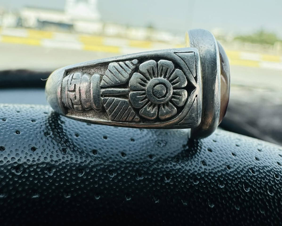 للصائغ المبدع (سجاد المولى ) صياغه يدويه ثقيله
سليماني هندي اصلي قديم جدا 
عينين حمر 

السعر 100 الف قفل بدون عمله 

بغداد / جميله شارع خير الله 

***********
