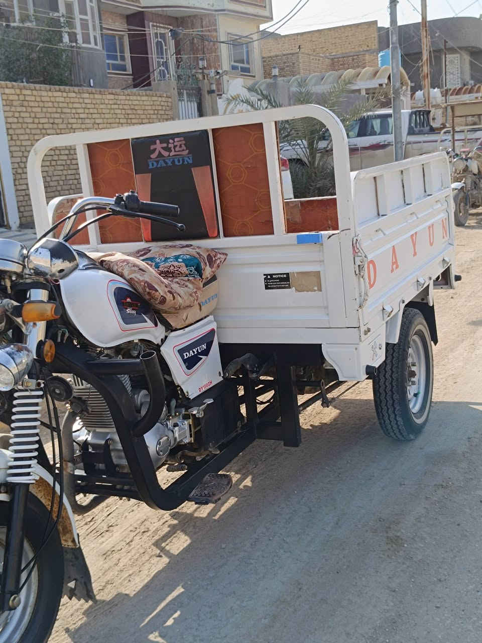 السلام عليكم ستوته للبيع دايون 2022 اصولي اوراق باسمي كفاله طالعه من مجمع الكرار دراجه سلف هندر كامله من طول للطول جديد السعر2.750 داخله هزه توها يعني مباشرتا تحول وترقم للاستفسار اكثر مكان ناصريه مركز ه‍. ***********
