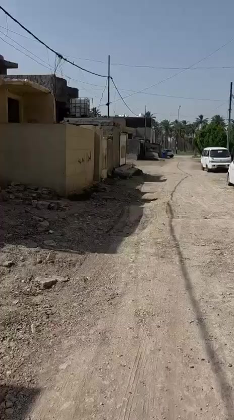 #عرض_دار_للـبـيـع
دار سكن للبيع مساحته( 100 م) واجه ( 5 م * 20 م ) بناء طابوق 🧱 طابق واحد
بناء 2016  يحتوي على غرفه استقبال ومطبخ وغرفة نوم وصحيات 
السعر : 80 مليون الدار مطلوب قرض اسكان 30 مليون يعني تدفع 50مليون والباقي 30 مليون تدفع قسط شهري 300 الف
العنوان / بغداد - أبو غريب- حي المهندسين
للأستفسار أكثر يرجى الاتصال على الارقام التاليه: 
 *********** أتصال + واتساب 
 *********** أتصال
مكتب الديار  للوساطه العقارية
