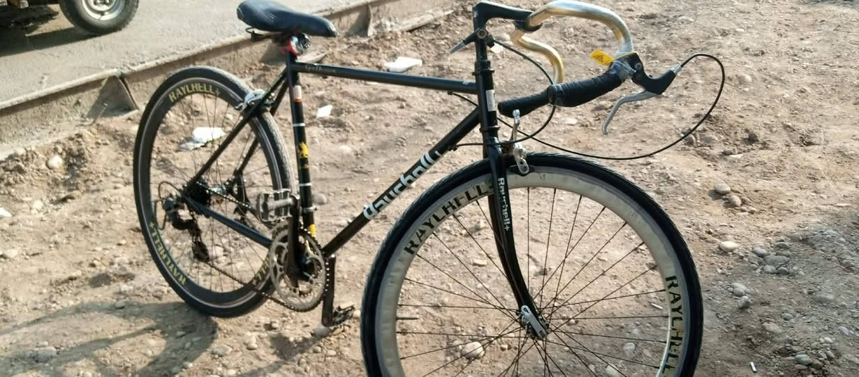 السلام عليكم بايسكل سباق للبيع جديد ونضيف وخفيف السعر 125 أو بي مجال العنوان بغداد الدورة الميكانيك للاستفسار *********** موجود خاص
