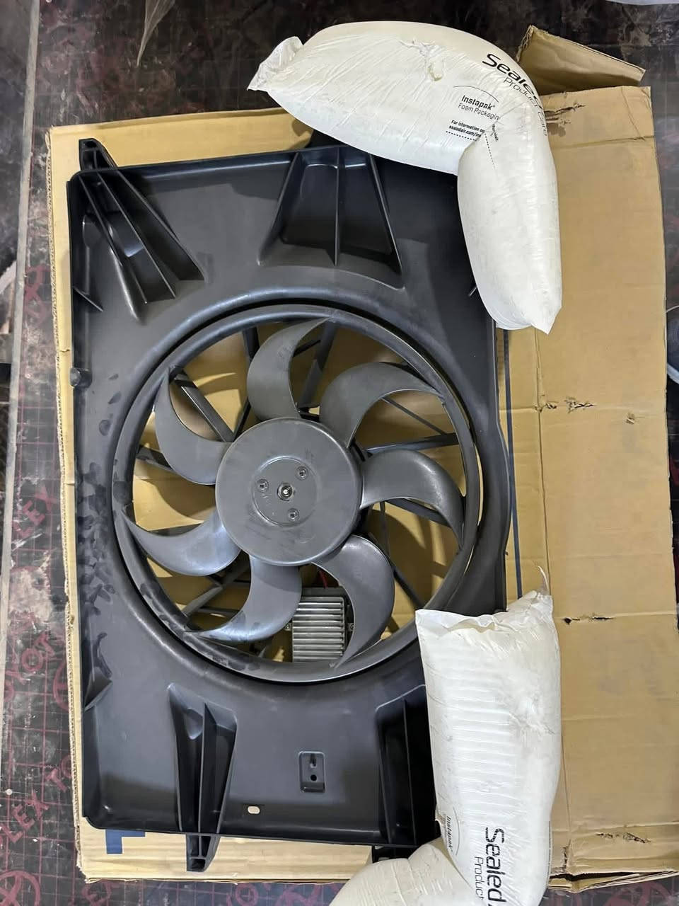 جديـــــــــــــــــــدنـــــــــــــــــــــــــــــــــــا⚫️💯⚪️
اهلا بكم في المجمع الامريكي 🚘🏎🚙
يتوفر
مروحه بزون 2018 ام عقل 
تايوان 

يوجد خدمة توصيل داخل بغداد و المحافظات كافة .
للاستفسار الاتصال على رقم الهاتف 
***********
 ***********
شارع مطار المثنى قرب حلويات الخاصكي مجمع الامريكي 
يفتح المجمع الساعة 8 صباحا ولغاية الساعة 5 مساءا
