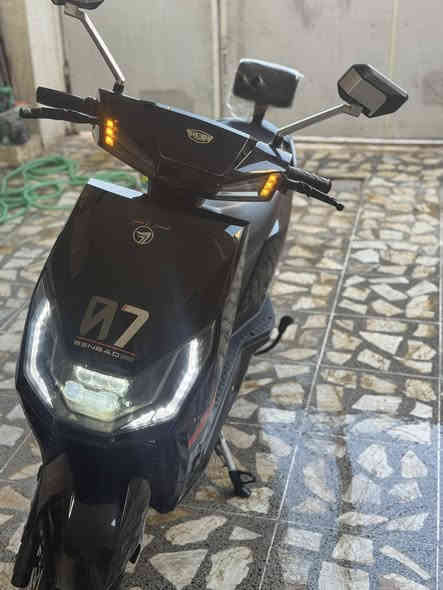 دراجه BENBAO A7
السرعه/80k
المدى/ 65Km
الملف/1800
تتحمل وزن 250Kg
6بطاريات 32 امبير 
دبلات هايدروليك 
مانع سرقه +منفذ شحن 
4 سرعات 
الدراجه 2025 
ما سالها شهر من مشتغله 
الدراجه بعدها زيرو 
بصمه تشغيل عن بعد 
مكان بغداد الزعفرانيه***********  
السعر 850وبيها مجال بسيط
