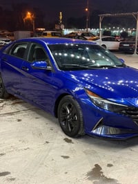 للبيع النترا 2021 السياره داخله كلين وهنا صار بيها بارد بالهلال الخلفي...