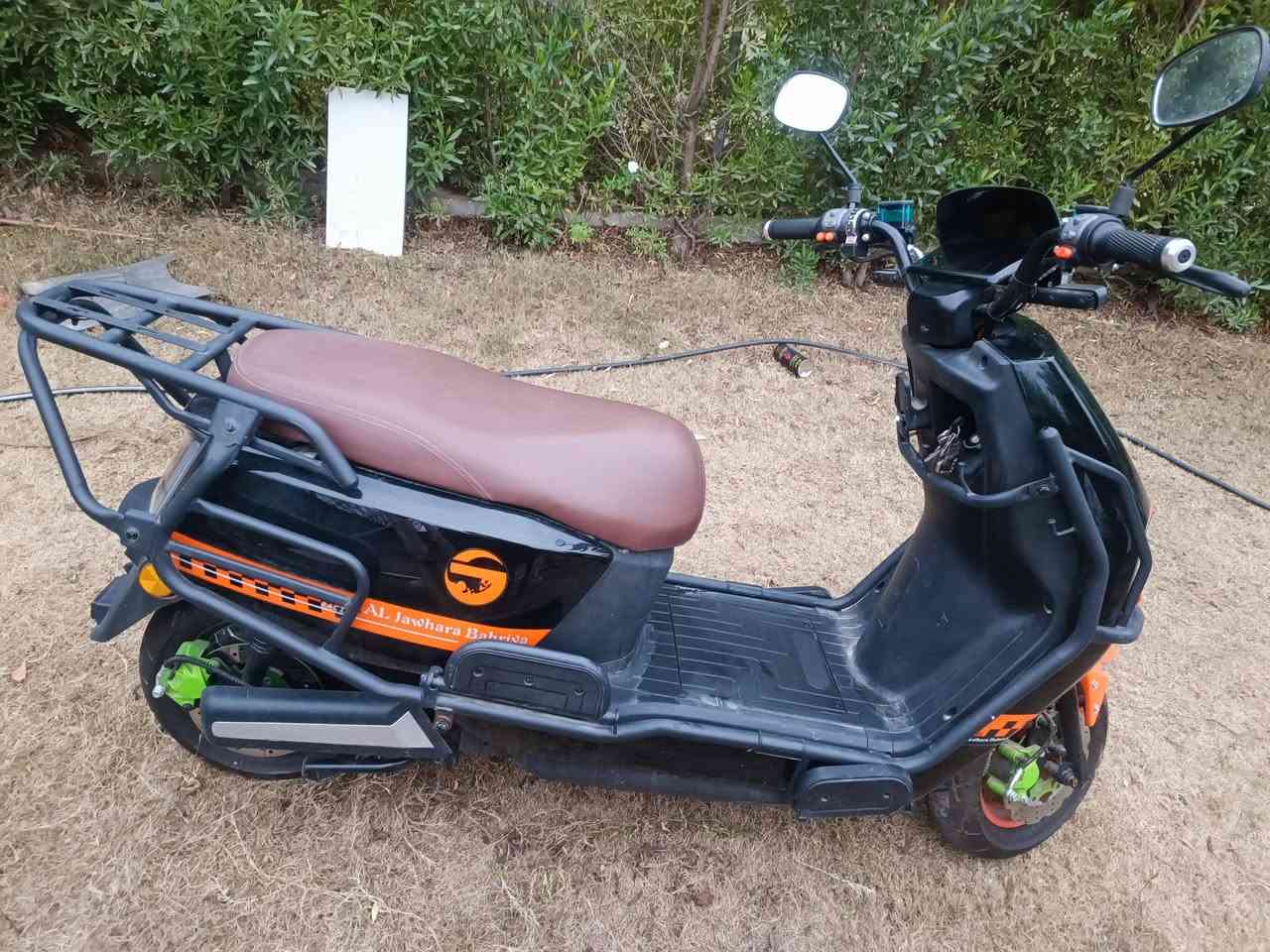 عندي هذا دراجه شحن اشتريته جديد بلكارتون  مستخدم أقل الشهر دبل سويج تشغيل عن بعد ويشتغل بلكارت
تاير عريض دبل دسك
اسمه تيسلا يمكن ماعرف بي اني أخذته بمليون و٢٠٠
سبب البيع اشتريت سياره وماحتاجه خلي سعرك اذا عجبني شايف خيره
استفسار***********
