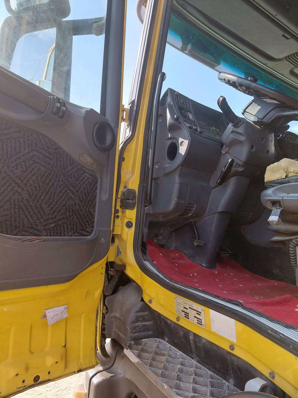 السلام عليكم سكانيه 2003 سنكل خلفي سياره جاهزه تخم تاير غبل شهرين شادهن رغم سليمانيه وراعيهه موجود بس سنويه ساغطه من 2017 ابيع واغع حال المكان واسط الحفريه الشراي يتصل ***********/***********/ السعر 135 وبيهه مجال
