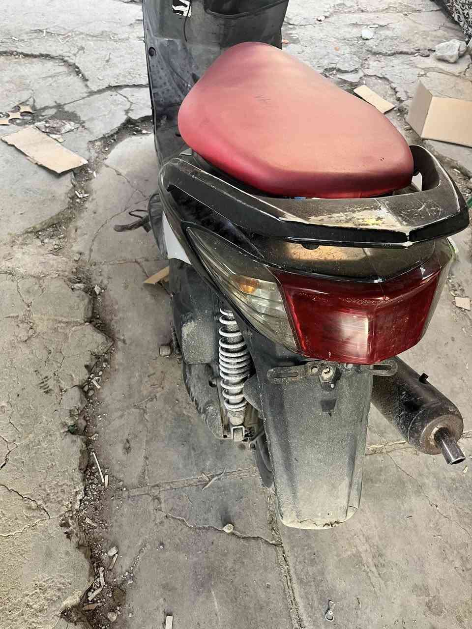 السلام عليكم دراجه سكنس فحل 140 قبق مسح كابريتر بلادي دراجه مفتوحه كامله مكمله فقط الاعداد الفيشه العنوان بغداد الشعب سوق شلال 
السعر خاص 
رقم الهاتف *********** اتصل وبيك خير وتدلل
