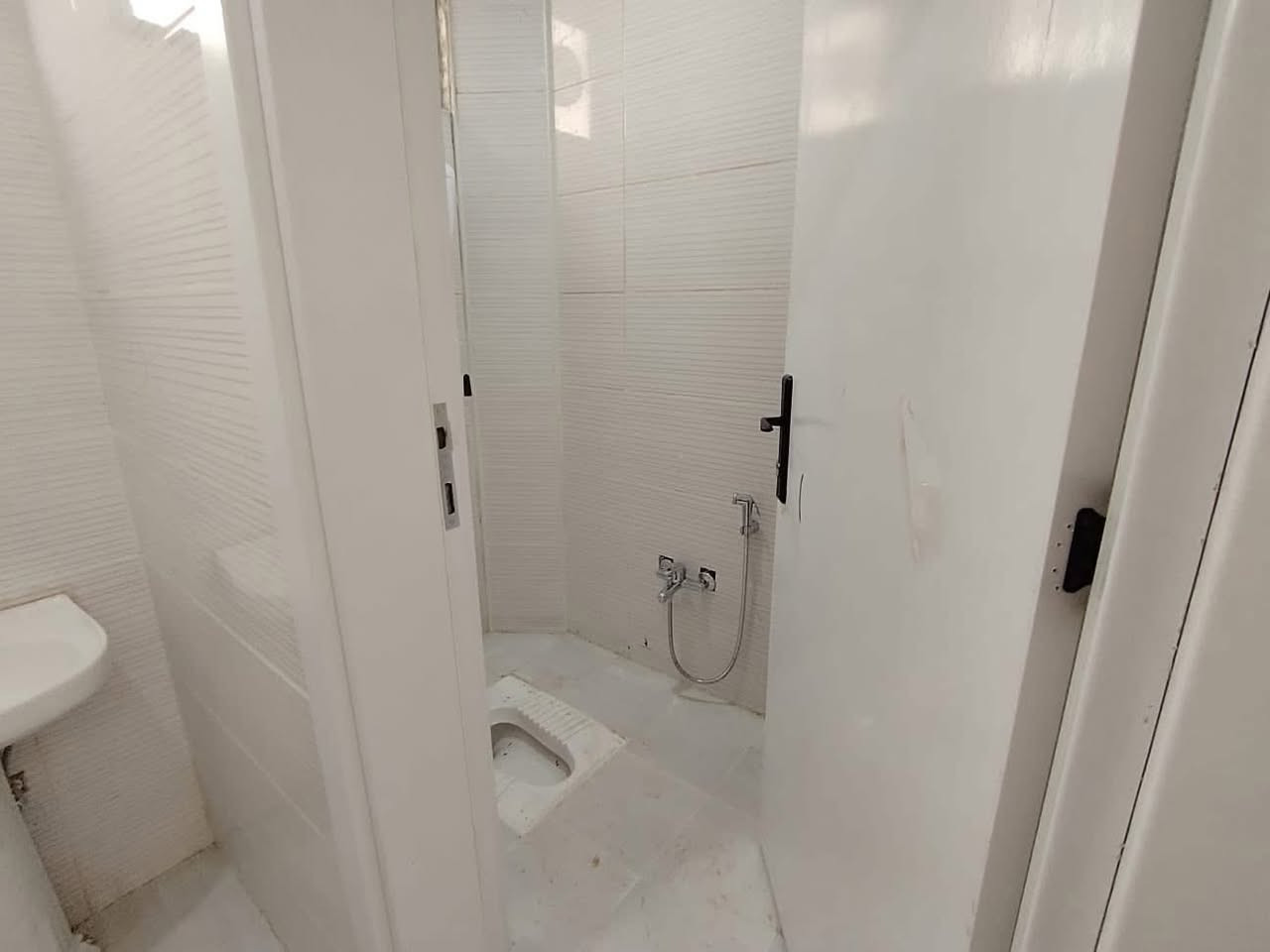 بيت ٢٠٠متر صفر للايجار بمجمع رويال ستي خلف مطعم عبدالله طريق اربيل ٣غرف نوم وملحقاتها 
ايجارة ٣٠٠ الف
***********
***********
