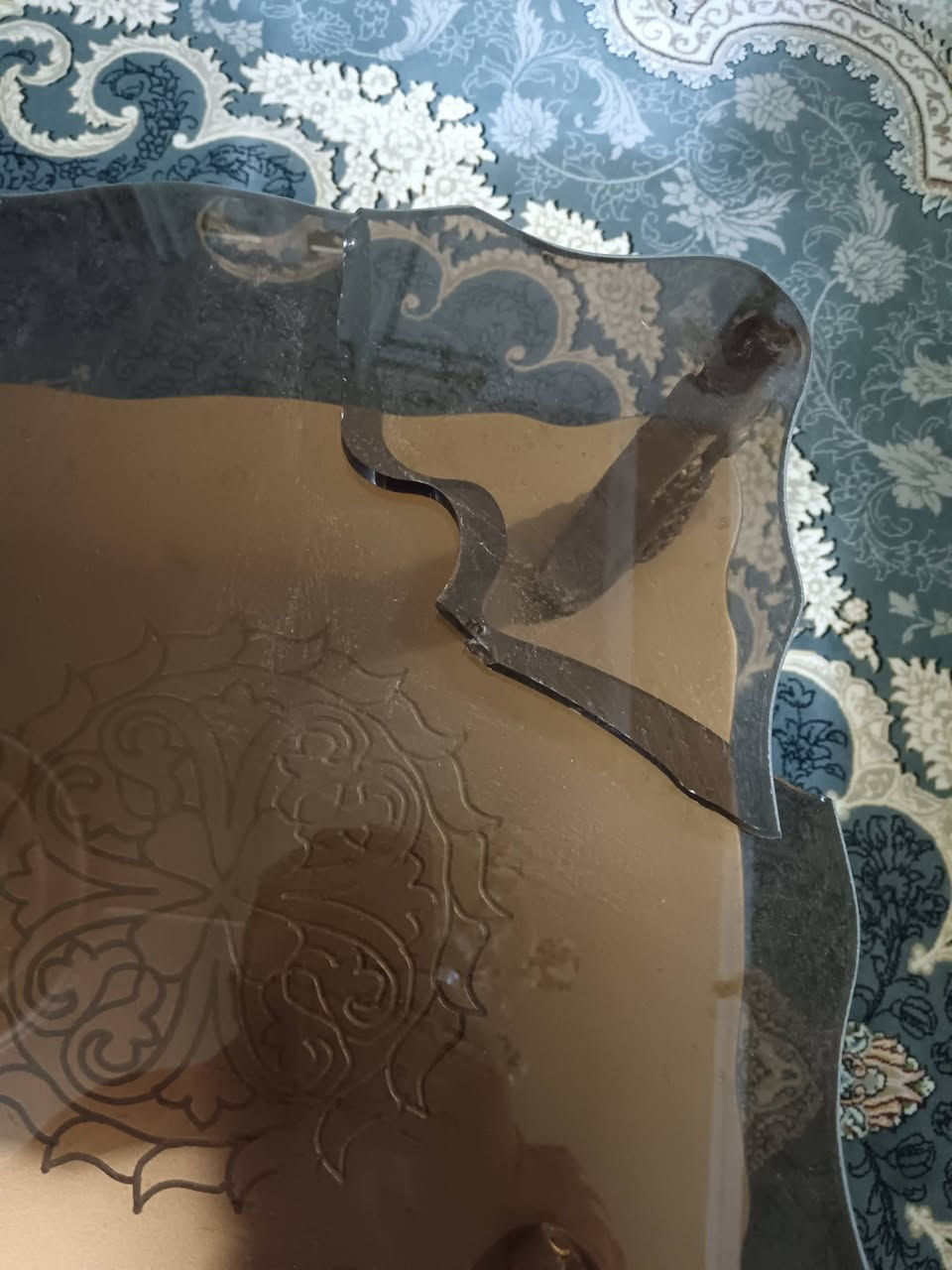 للبيع تخم ملكي ضخم نظيف ١٠ مقاعد تكمه مع طبلات عدد ٣ وحدة منهن بيه كسر بالجامة وموضحه بالصور التخم مستعمل نظيف السعر ٨٠٠  وبي مجال للاستفسار الاتصال على الرقم *********** مكاني حله حي الحسين
