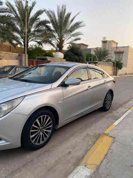 السلام عليكم  للبيع سوناتا  2010رقم أربيل سنويه منتهيه وارد كوري خليجي لون سلفر مكينه 2000دوش مكفوله سياره بدون دواخل بيها رشات صبغ بسيطه بلبنيد وباب السكن تخم تاير نضيف ويل كب تحكم ستيرن شاشه أندرويد بجم ما مفتوح  حوض وصندوق علا وضع الشركه
بيها نواقص بصدر فقط اذاين كير ودرايم شفت جه السايق والباقي كله مكفول وبيها طخه بلجاملغ الخلفي عكس سايق ممصلحه 
مكانها واسط ناحيه تاج الدين سعرها 86 ورقه وبيها مجال بسيط حك الجيه فقط 
*********** الصويرة
