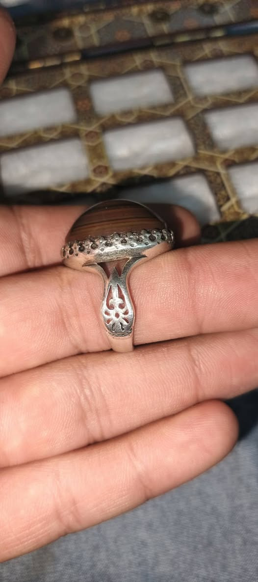 اللهم صل على محمد وال محمد 
جزعة يمانية وازعية شرط تفحص وين متريد 
صياغة عراقية فضة٩٢٥ 
قياسها ٢٤/٢٥
*********** بغداد حسينية الراشدية توصيل عالمتشري
