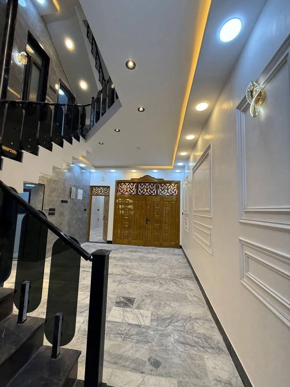 مكتب اكرم الحاتمي للعقار   ***********
==================================

دار للبيع  المساحة  120 متر طابو صرف 

حي ميسان قطاع 15 عرض الشارع 10متر

قرب شارع البوريات منطقة مميزة وهادئة
==================================
                            طابقين 

                    بناء درجة اولى VIP

الطابق الاول/ غرفة وصالة ومطبخ وأستقبال 

وصحيات داخلية وخارجية ومكشوفة وطارمة 

الطابق الثاني/ غرف عدد 2 وصالة وصحيات

البناء طابوق جمهوري والسقف صب كونكريت

قرب شارع الكيات  الرئيسي  وشارع  البوريات 

                  بناء درجة اولى VIP

                  السعر  260 مليون  

للاستفسار الاتصال بالرقم  *********** وات سآب 

او مراجعة المكتب/ عنوان المكتب النجف الكوفة 
  
   حي ميسان شارع الكيات مقابل اسواق حليم
