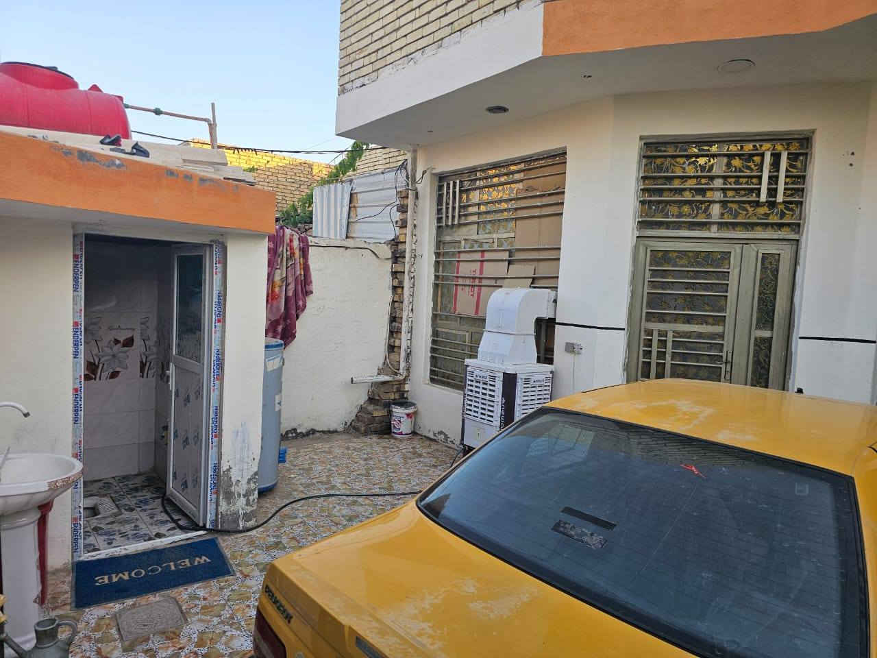 السلام عليكم بيت للبيع  بمساحة 250متر طابو زراعي سند 25 باسمنا  مكان حله الجزائر قرب محكمة جديده منطقة ابوعجاج اول فرع بل منطقه يبعد عن شارع 100متر ماء وكهرباء ومولده ذهبي طابق واحد غرفتين وهول ومدخل ومطبخ وصاله وصحيات داخليه وخارجيه بيت كامل من كلشي بناء سنة 2023  بناء طابوك صب كونكريت بيت كامل من كلشي السعر خاصص
للاستفسار اكثر الاتصال او مراسله خاص 
***********
