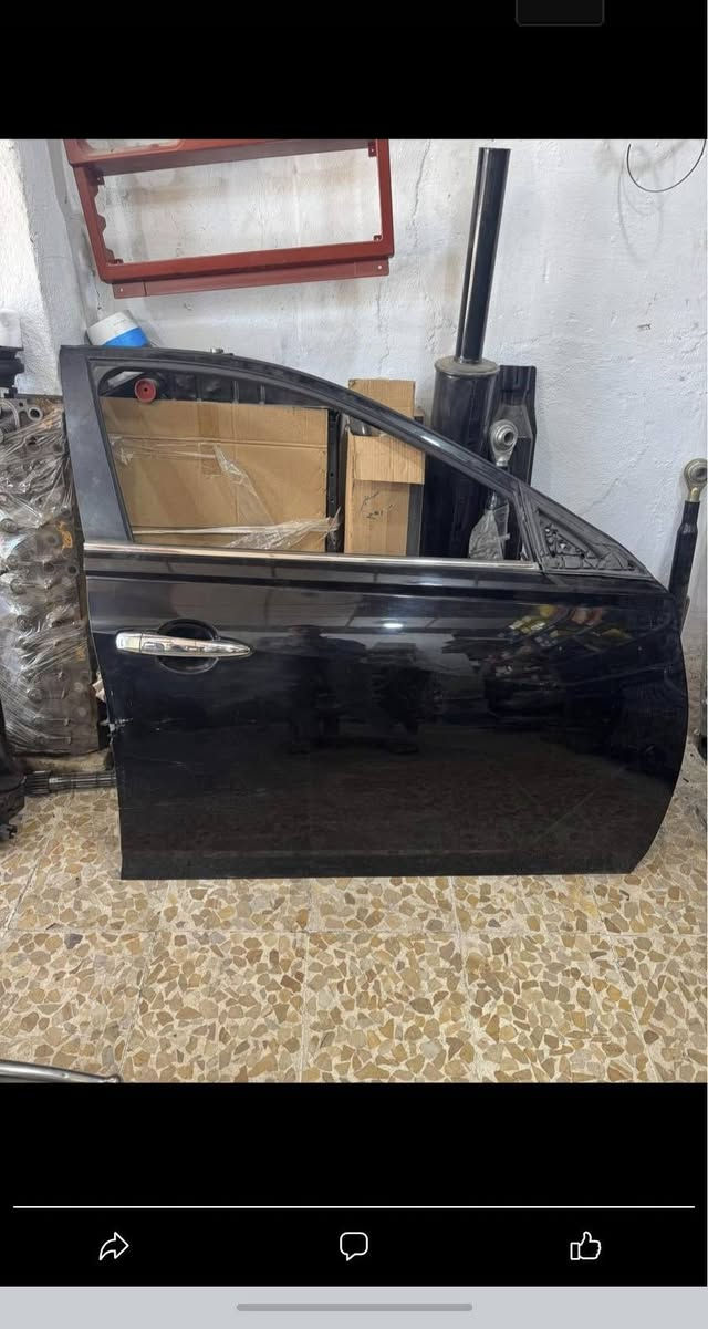 باب اصلي فارغه  جهة السكن لون اسود نيسان اللتيما 2022 بلاتينوم بيها جوه اليده تعديل بارد اقل شبر للبيع السعر 180 وبيها مجال وهذا رقمي *********** وبي واتساب
