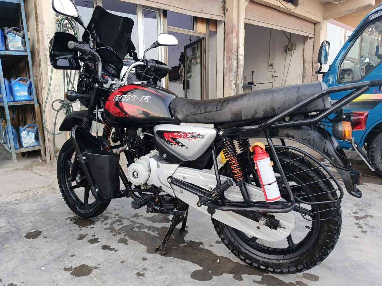 سلام عليكم بوكسر جبلي موديل 23 الدراجة جديدة ومناقصهة شي كلجات جدد زنجيل مكينة و زنجيل
 تاير جدد كهربائيات كلهة شغالة منضومة زنون دبلات جدد الدراجة العنوان بغداد جسر ديالة الجديد الرقم *********** السعر 1700 وبيهة مجال
