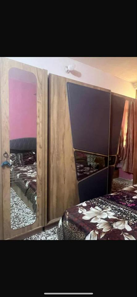 سلام عليكم غرفه للبيع  سعره 700 وبيه مجال عنوان بغداد حي البنوك ***********
