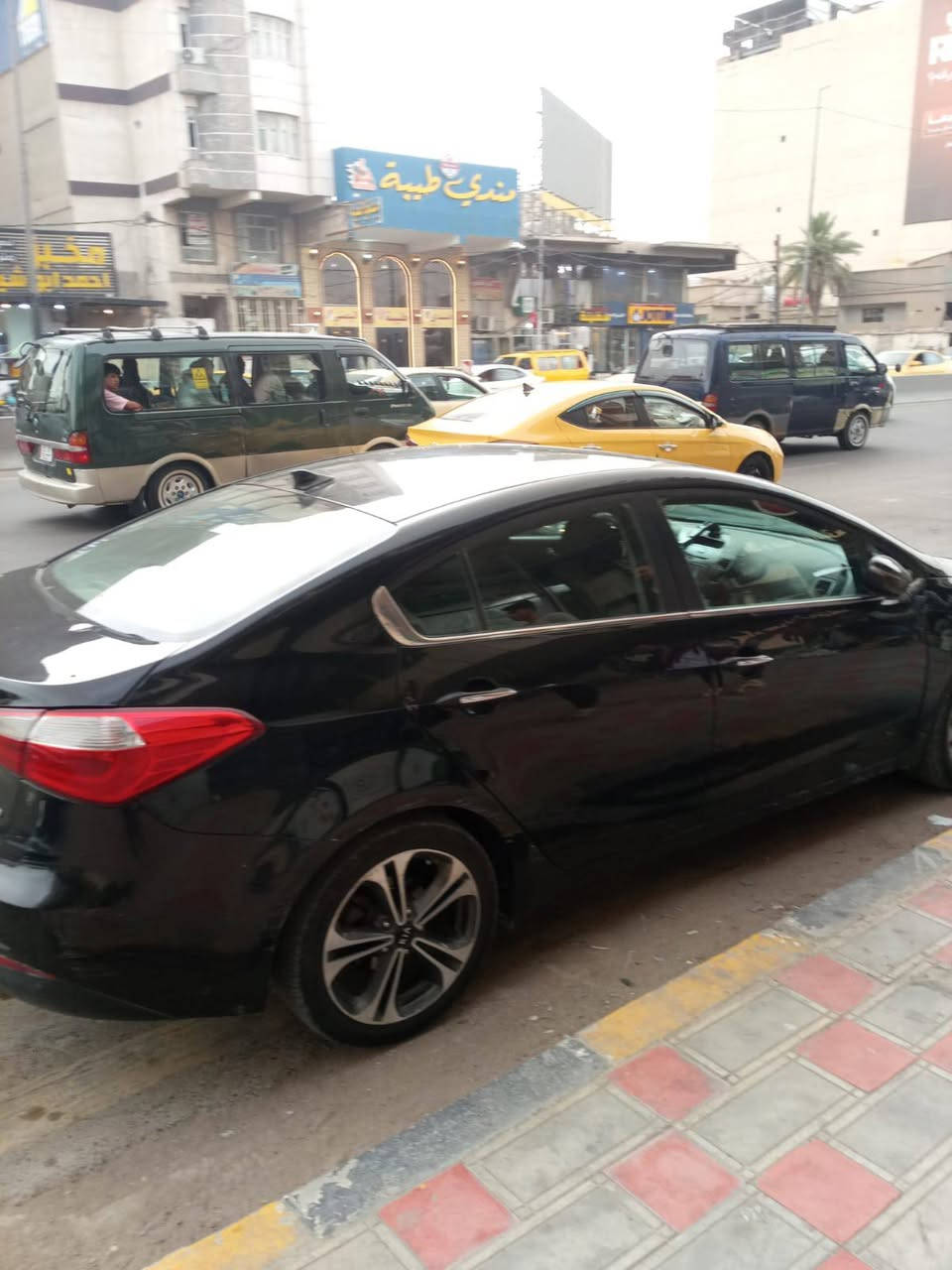 سلام عليكم سيراتو فورتي للبيع موديل 2016 بيه 3قطع صبغ بدون دواخل تبريد شغال محرك كيربحاله جيده حداديه ومشط جدد شادهن رقم بغداد بسمي السعر110 الرقم ***********
