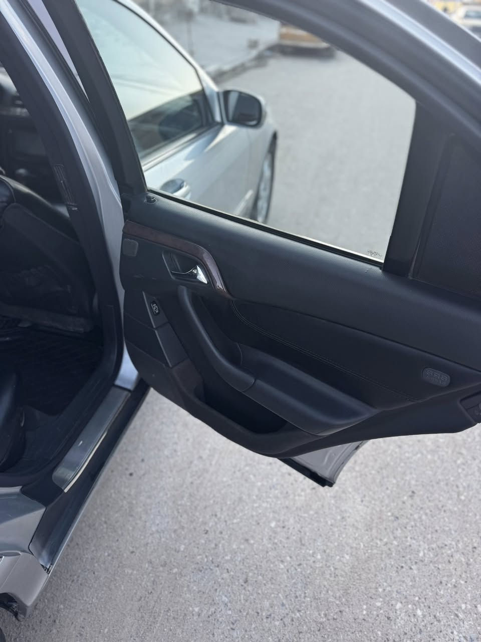 سلام عليكم
‏Mercedes-Benz 
‏S-320
-------------------------------------
 
#رقم الهاتف : ***********

السعر 90 وبيها مجال قليل
------------------------------------
سلام عليكم 
  للبيع والمراوس مرسيدس غواصة موديل 2000اصل حجم 320 رقم بصره اصولي بأسمي  
مواصفات

2_محرك+كير مكفولات ⁦⚔️⁩
4_كروز سرعة🔒 
5_ سلايد رؤف طكتين  ⁦⚔️⁩
6_مراية داخلية+جانبة عاكسة ⁦🔍
8_ ستيرن كهرباء ⁦🖥️⁩
9_ كشنات جلد كهرباء 
11_ كشنات خزن ميموري 3 وضعيات  
14_شاشة اعطال💬
15_داخل جلد اسود
16_لايت زينون💡
17_تحكم استيرن 
19_سيستم ايرباكات عدد 12⚔️⁩ 
20_ويل كب 16 بلادي +تخم تاير جديد⁦⚔️⁩
21_اشاير بالمري 
22_ نظام ABS 
23_حساس مطر💦
25_كشنات هيترات امامي خلفي  🔥 
26_بردة كهرباء
28- تبريد شرط ثلج
