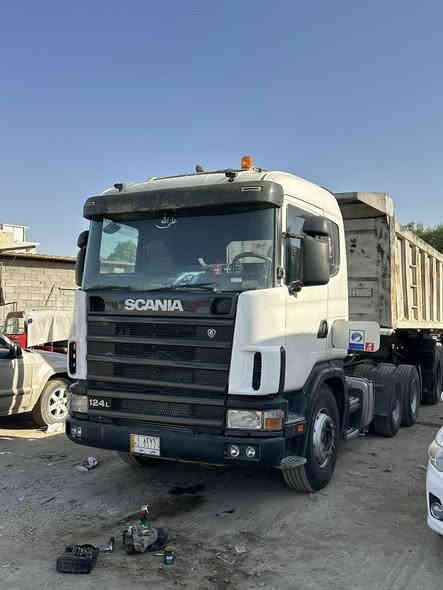 السلام عليكم سكانيا سكس بلادي 2002 مكينة 420 انجكتر تخم تاير راس وعربانة ماموت عمل 3 دناكير 32 متر رقم مثنى قلاب سيارة جاهزة للعمل للاتصال : ***********
