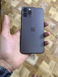 ايفون ١١ برو فقط.   مو ماكس   ذاكره ٢٥٦ الجهاز فقط مبدل بطاريه الباقي ...