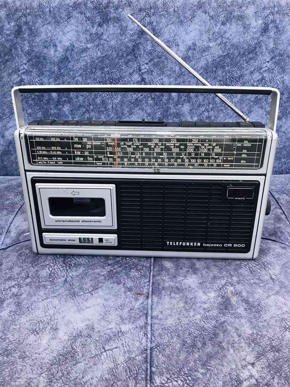 للبيع من شركة تلفونكن
جهاز مسجل راديو صناعة المانيا 🇩🇪
نظافة الجهاز 95 ٪؜ صناعة 1978 
راديو  FM / MW / KW / LW 
وزن ثقيل  وسحب راديو جداً راقي 
كهرباء 220 V + بطاريات عدد 6 وسط
للاستفسار اكثر مراسلة الصفحة 
وات ساب *********** اتصال ☎️
