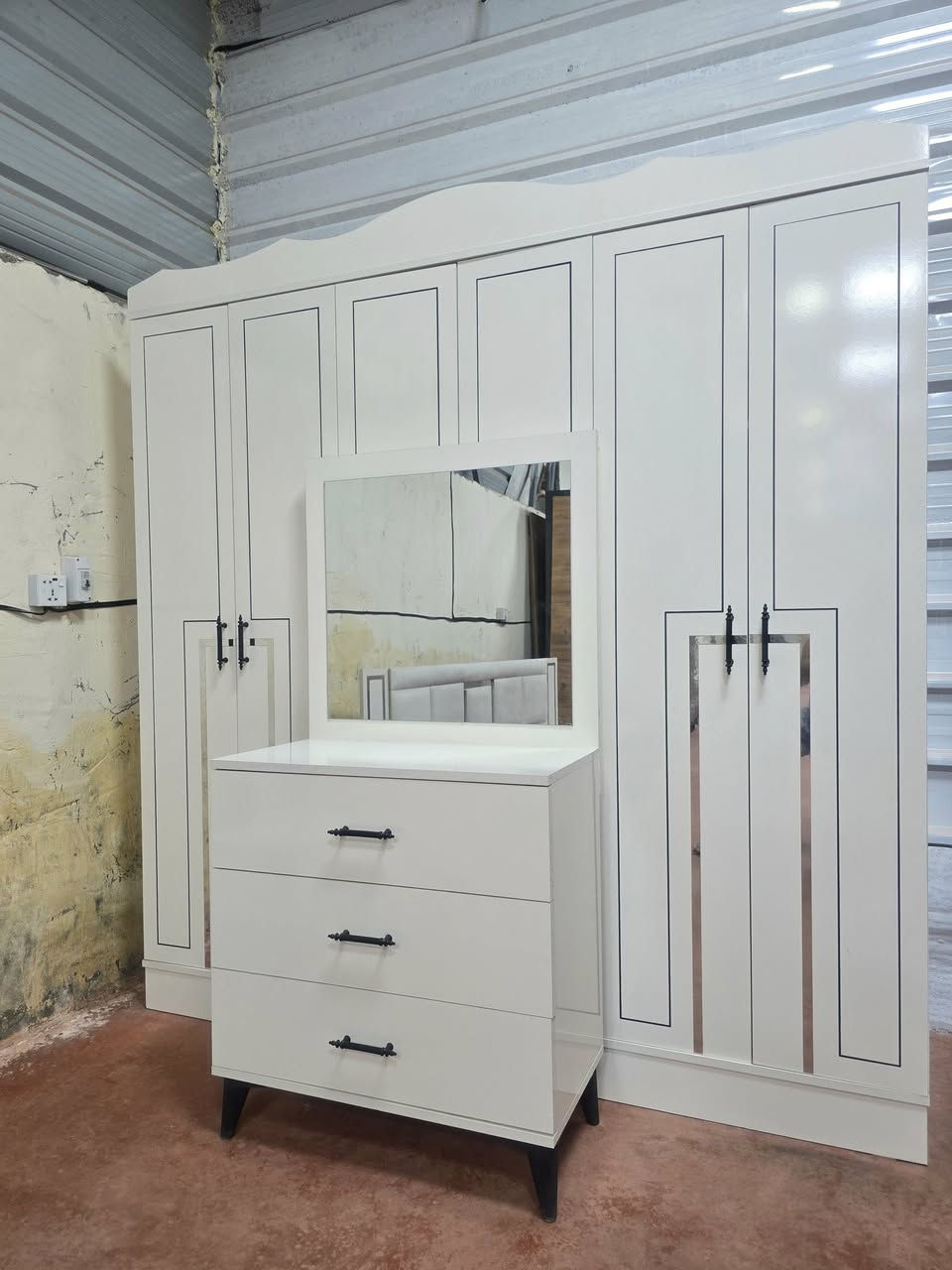 💎🔥 غرفة تركي مستخدم – 6 قطع كاملة 💎
💯 نظافة 100% |  نظام أبواب مرتبه 
💸 السعر: 525 قفل
🪛 شد مجاني + 🚚 نقل مجاني
يوجود توصيل محافضات 🚛للحجز اخذ سكرين وتفضل واتس اب *********** تتوفر انواع الغرف
