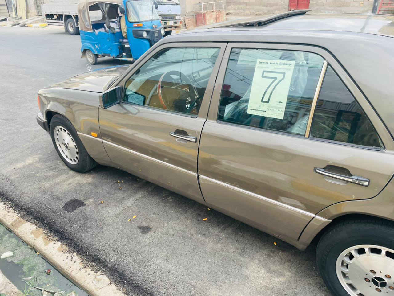 سلام عليكم
مرسيدس دب🇩🇪 موديل 1991 رقم بغداد 

مكينه وكير محور 2500 بطه 

حداديه تخم تاير جديد كهربائيات 

سياره جاهزه  

شرط ثاني يوم مداور

مكاني الناصريه 

السعر 62 وبيها مجال 

رقم الهاتف📞 /***********
