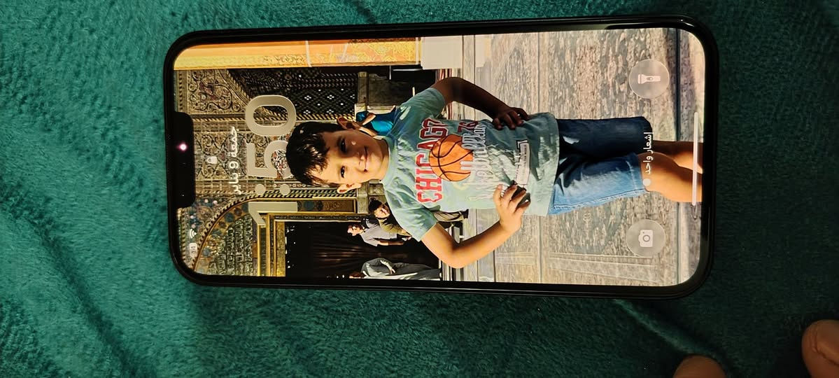 سلام عليك اخوان ايفون ١٣ جديد بعده بالضمان كلشي مامبدل بي جهاز وضع شركه السعر ٤٥٠ الف بي مجال بصيط الصور تحجي *********** والي يكول مفتوح أو بطاريه معلايه يفحص وإذا كلامه مضبوط ياخذ الجهاز بلاش
