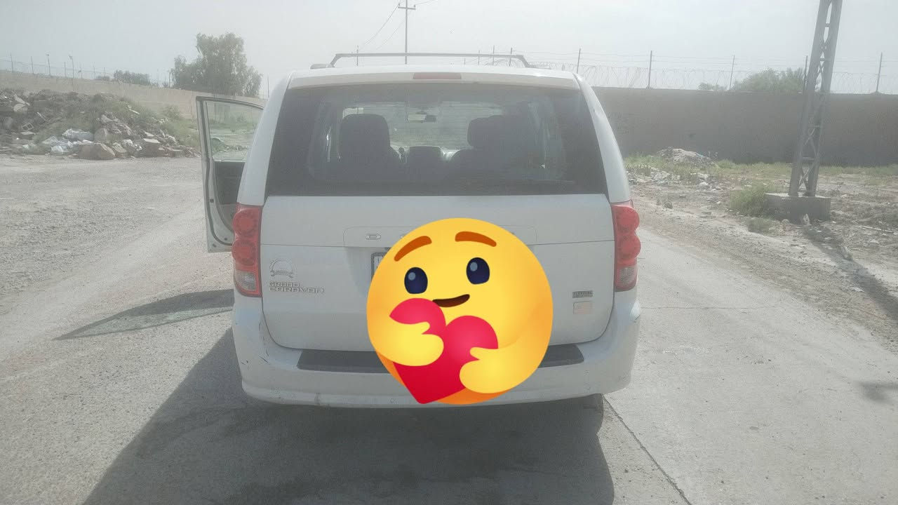 السلام عليكم من رخصت الادمن دوج كرفان ٢٠١١ سياره حلوه ضرره جاملغ امامي بيه طخات خفيفه سياره حلوه دواخل حلوه تخم تاير جديد دوشمه جديده صدر امامي وخلفي جديد محرك نظيف تبريد ثلاث قطع ٣ سعره ١٢٠ مكان سياره بغداد الغزالية شارع البداله رقم ***********او ***********
