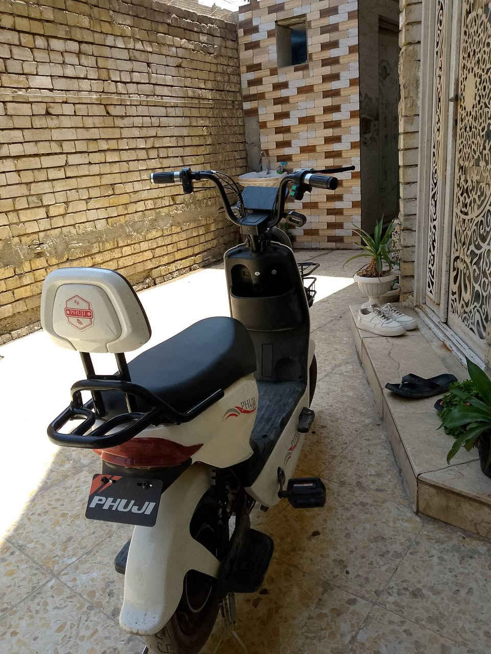 سلام عليكم 
دراجه شحن للبيع  او مراوس ب R9 شركة فوجي افضل شركة سرعه 99 4 نمر ومثبت سرعه بلوتوث نضام NFC بس لكارت ضايع 
بريكات  حساسات اشاير لايت عالي ناصي لد +الوان سكن هورن شاشه ايباد تعرض العطل اذا سامح الله موديل 2026 
سعر خاص او اتصل عل رقم *********** بغداد شهداء العبيدي
