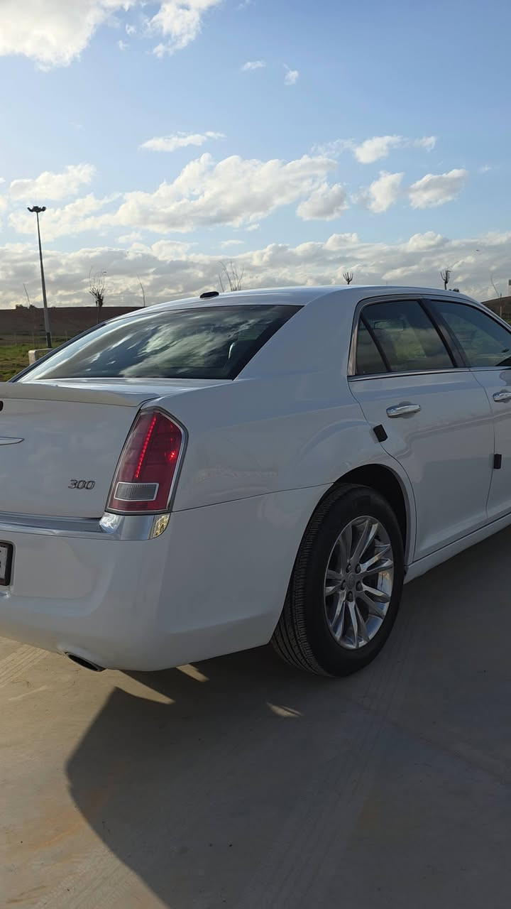 Chrysler C300 2012
سلام عليكم 
اوباما 2012C 

سيارة وارد كندي جديدة بمعنى الكلمة 
سيارة داخله كلين شرط تقرير شاصي 
بدون حادث بدون غرق بدون سرقة بدون كلشي
هنا صاير بيها طخه بالجاملخ الامامي يمين فقط نصبغ بدون دواخل بدون ايرباك بدون شواصي شرط السونار وسونارها موجود 

 مواصفاتها معروفه 

بصمه تشغيل عن بعد
 مري هيتر
 كشنات كهرب + تدفئة 
شاشة جبيرة+ كاميره+تحكمات ستيرن
تدفئة تبريد اكواب 
كير طياري 8 نمر 
سماعات Alpine شركة بلاد
دواخل صاج جوزي داخلها شرط زيرو 
لايت زنون عدسة شرط انارة تخبل قبل شهر فاتح لايتات بالفرن ومنظفهم ومبولشهم ومبدل عدسات عالي ناصي
سيارة شبه فول 
ويل مكسيكي 18 قبل سبوعين مسويله تنظيف بالجهاز شرط لمعه تخبل 

سيارة عليها ادامة من دعامية للدعامية كلو جديد طك
طخم حدادية امامي خلفي مبدلهم كلهم جديد كصه شرط
مسويلها ادامة يم الحسام كلو جديد تنظيف بقشور الجوز للمكينة 
بلكات + نوزلات+ فيتبم كلو جديد شرط 
دهن كير + مكينة كلو مبدله جديد 
مكينة وكير شرط كفاااله من كلشي
شرط كلوب واحد بالدشبول ممشتعل لا سيرفر ولا حساس ولا اي شي شرط 
طخم تاير جديد
سيارة بعون الله دينار مصرف ميعوزها 
رقم جديد دولي سنوية + هزة جديدة بسمي تريد وكالة تريد تحويل من اي محافظه الي يعجبك 
ماشية 165 
  
179 وبيه مجال

***********
تريد صور بعد تريد فديوات للسيارة شتريد اني حاظر اتصل وبخدمتك 

وإلي تعجبه وماعندا سيارة كدامه بلاش ❤️
