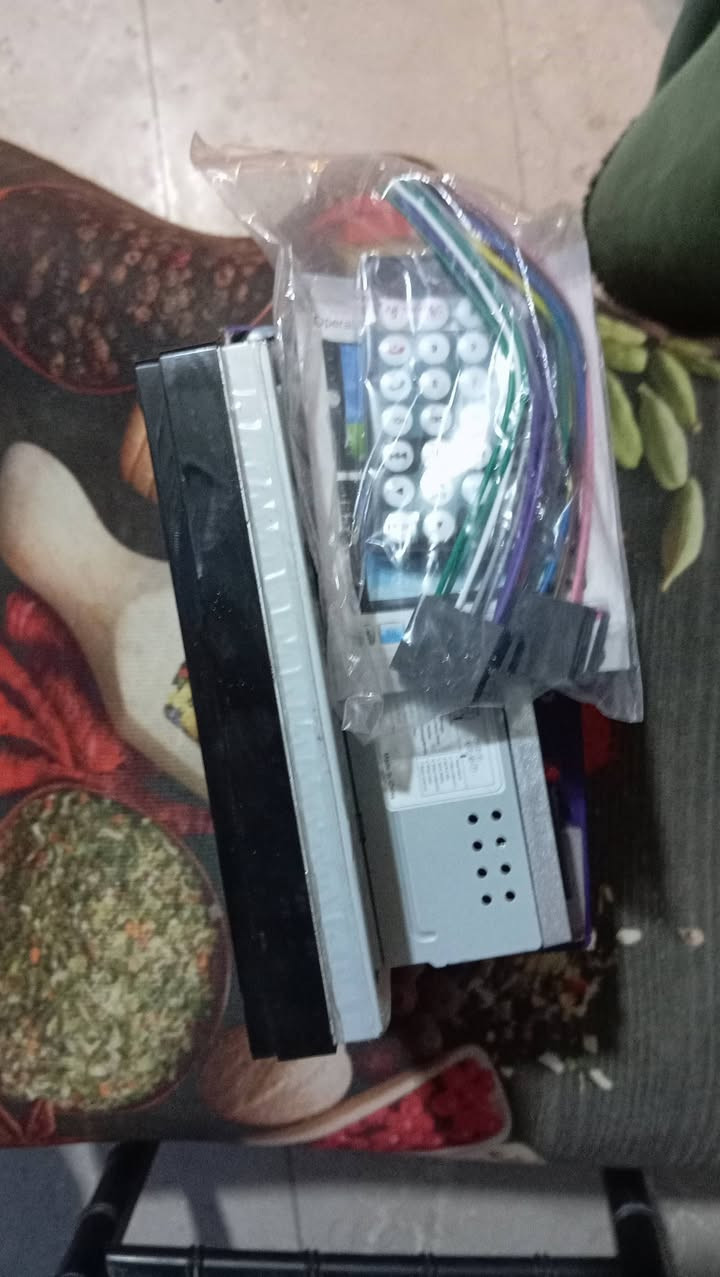 السلام عليكم غراض لبيع
شرط الشغل تخم لايت دخاني جديد
تخم نوزل 25مسكر حاويه 
مسجل شاشه 
كارت تبريد 
جبتهن لسيارتي ونباعت ومشديتهن قيم بلي يرضي الله
مكانهن بغداد الحسينيه
الرقم***********
