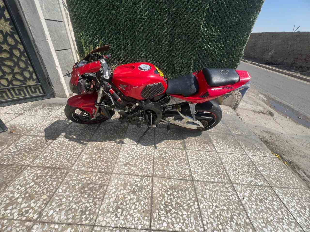 spr 600 rr 2006
يدات جديدة
باتري جديد
و وياها غراض تكدر تشدهن 
  اكفلك عقل ومكينه
 بيها عطل كهربائيات ونقصها كفرات بس تصرف عليها 200 ترجع لدراجة سبب لبيع مو متفرغ مكاني بغداد مو متواجد فيس هذا رقمي *********** سعرها مناسب
