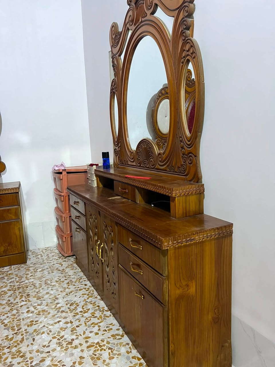 للبيع غرفه متكامله اصلي شرط سعر 850 وبيه مجال 
شرط صاج 5مليم نضافه فول فول 
***********
***********
