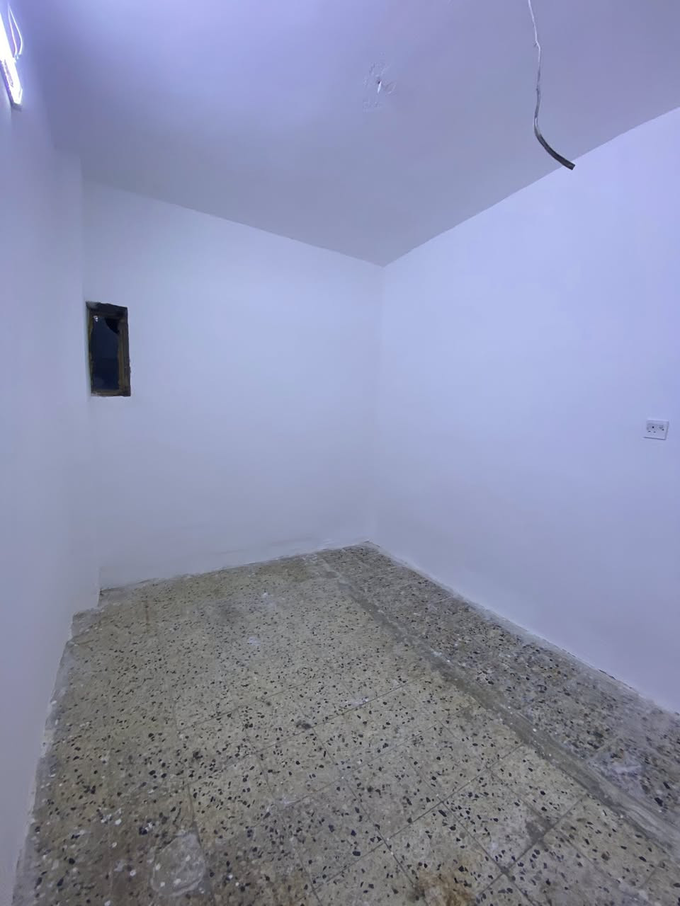 دار للإيجار للسكن ( عائله) او تجاري. ب ٥٠٠ الف قفل
الاعظمية - شارع ٢٠ - على الشارع العام 

يحتوي على صاله + مطبخ مشترك 
حمام 
غرف نوم عدد (٤) 
البيت مسحاته ٤٠ متر 

للاستفسار : 
***********
