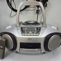مسجل ومشغل Cd نضيف ومعاه ريمونت LG  07715508841  70 الف
