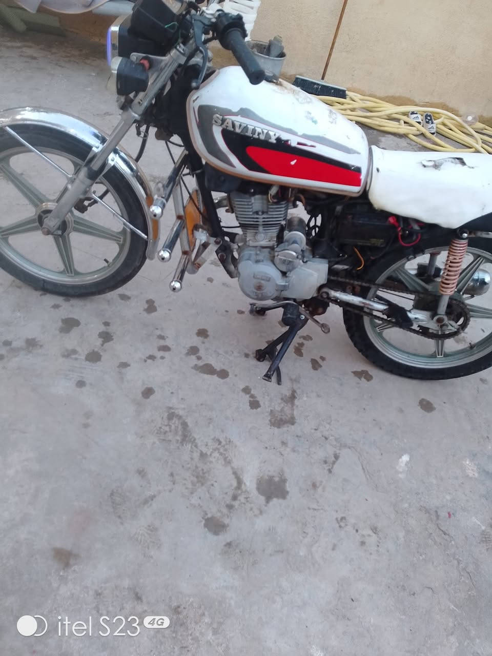 السلام عليكم للبيع دراجة سيفان 19كامله مكمله اوراق ومحرك خير من الله وكهربيات كامله  مكمله تايرات جديد اوياله جدد دبلات صدر جديد التصال على الرقم ***********وسعره جوه السوك 260
