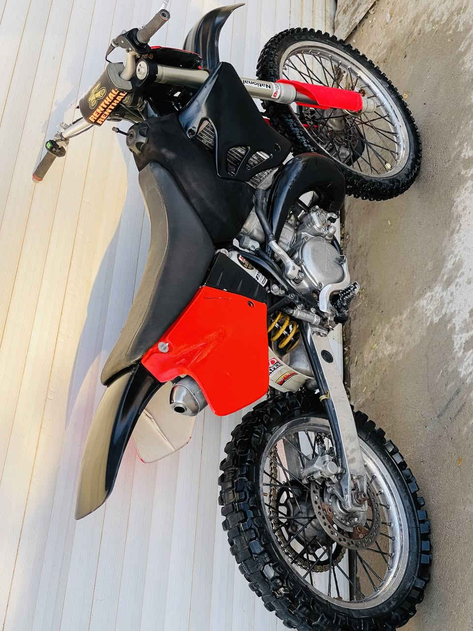 سەرەتا بەناوی خوای گەورە
CR 250🦅
بۆفرۆشتن سلەندەری کرۆمە هەردوو تایەی تازەیە زۆر بەقوەتە نوقسانی نیە لەوی نەتەقیوە بەشەرتی ئەوەی 250 نوقسانی نەبێت دشلیو زنجیری تازەیە برێک پێشو دوای مەزبوتە بەیەک هندل هەڵ ئەبێ سعری 25 گەڵاو  مەجال *********** ئەدمین❤
